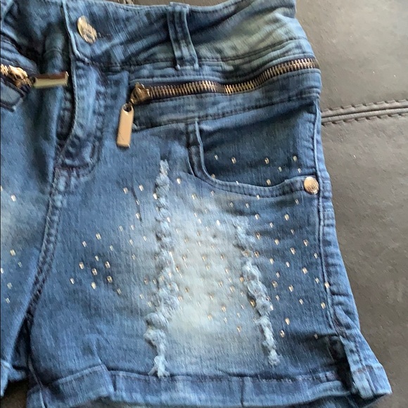 Brand new CYSM Clarise shorts virtual. Size 7 - Picture 5 of 6